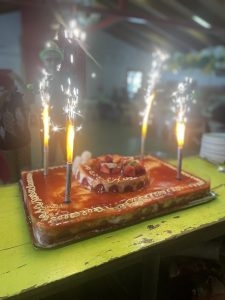 gateau d'anniversaire à l'esperou accueil